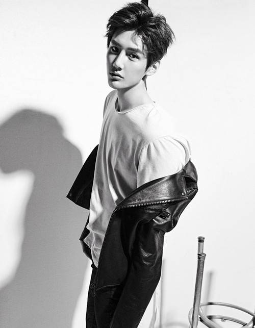 彥希最新時尚大片曝光 黑白簡潔大展型男魅力