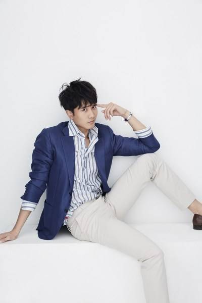 演員彭冠英最新寫真 迷人微笑撩人心弦