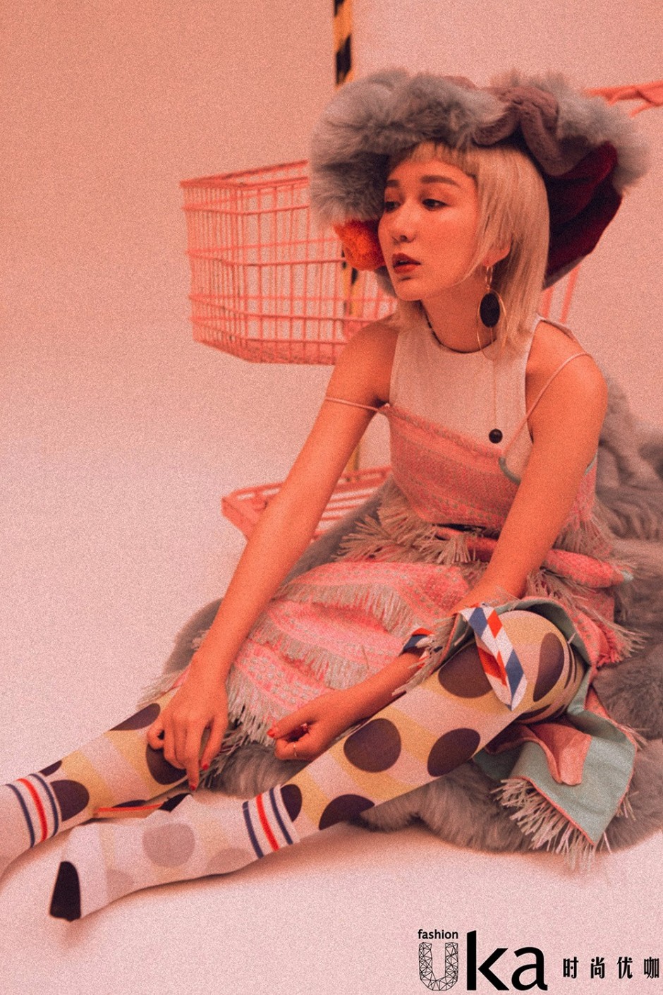 演員婁藝瀟最新寫(xiě)真大片 復(fù)古時(shí)尚別具一格