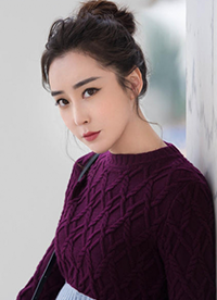 杜若溪新年寫(xiě)真曝光 長(zhǎng)腿加細(xì)腰演繹干練都市范兒