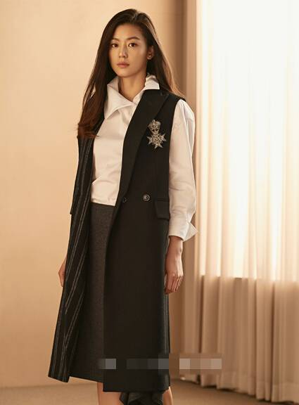 全智賢初秋雜志畫報 優(yōu)雅迷人風采依舊