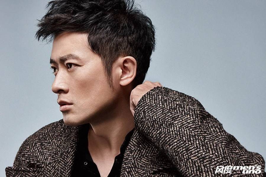 演員任泉冬日寫(xiě)真大片 不羈商務(wù)氣質(zhì)驚艷