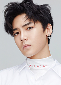 超能少年侯明昊時(shí)尚寫真 時(shí)尚造型彰顯混搭魅力