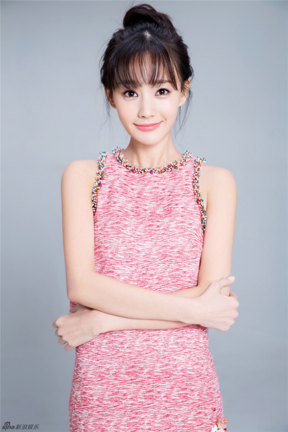 李一桐最新寫真曝光 干凈素雅猶如仙子般靈動(dòng)