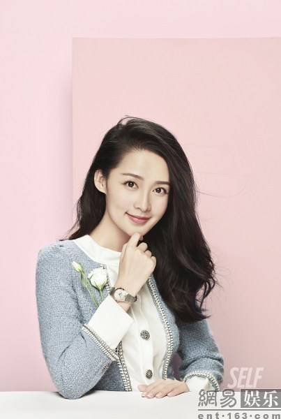 李沁時尚質(zhì)感大片曝光 演繹優(yōu)雅知性美