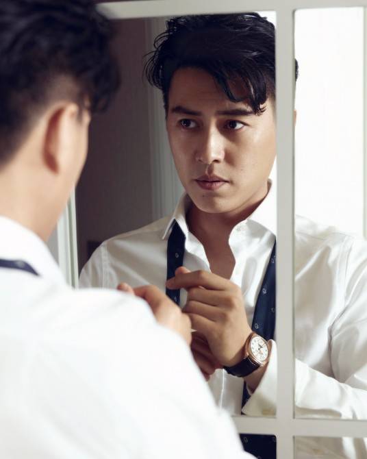 靳東最新雜志寫真圖片 儒雅氣質(zhì)盡顯老干部風(fēng)情