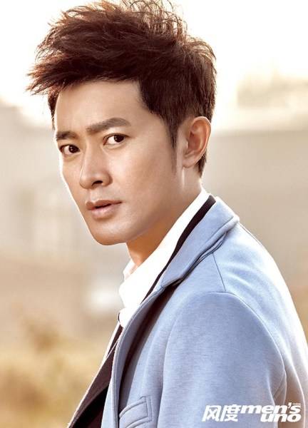 演員任泉冬日寫真大片 不羈商務(wù)氣質(zhì)驚艷