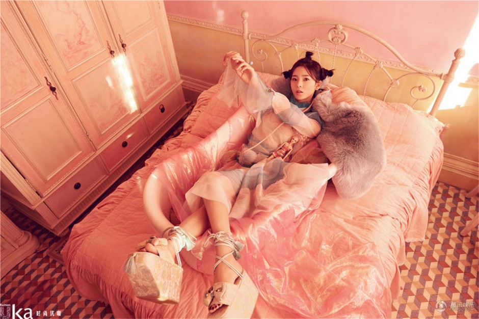 陳瑤最新寫真大片曝光 粉色夢幻少女心炸裂