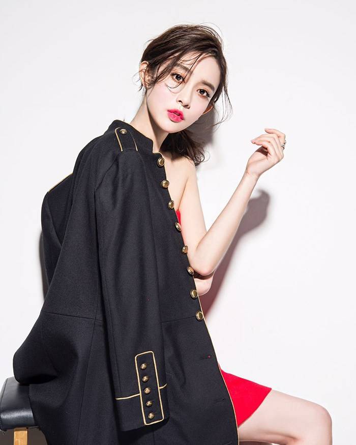 一年級(jí)孟子義寫(xiě)真曝光 香肩半露性感撩人