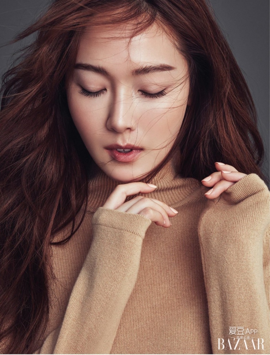 鄭秀妍最新寫真畫報公開 演繹冬日俏皮性感