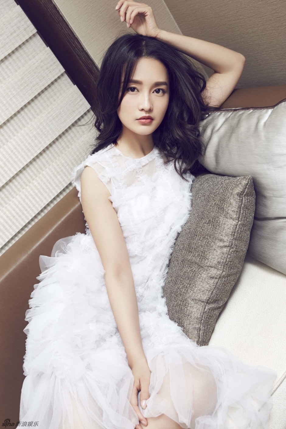 李沁時尚寫真大片曝光 演繹百變小白裙