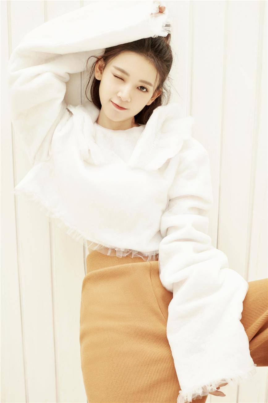 陳瑤冬日時尚寫真 甜酷少女感十足