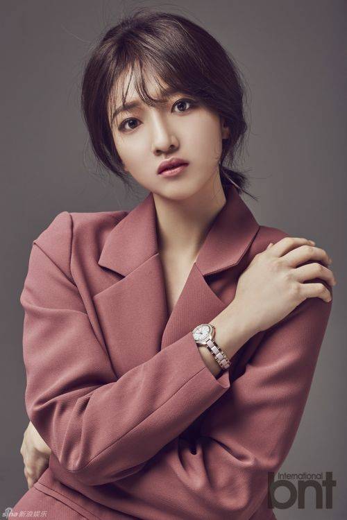 韓國(guó)演員表藝珍寫真畫報(bào) 自然清新展迷人魅力