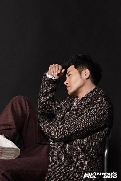 演員任泉冬日寫真大片 不羈商務(wù)氣質(zhì)驚艷