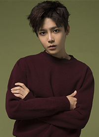 超能少年侯明昊寫真 初顯內(nèi)斂穩(wěn)重男友力