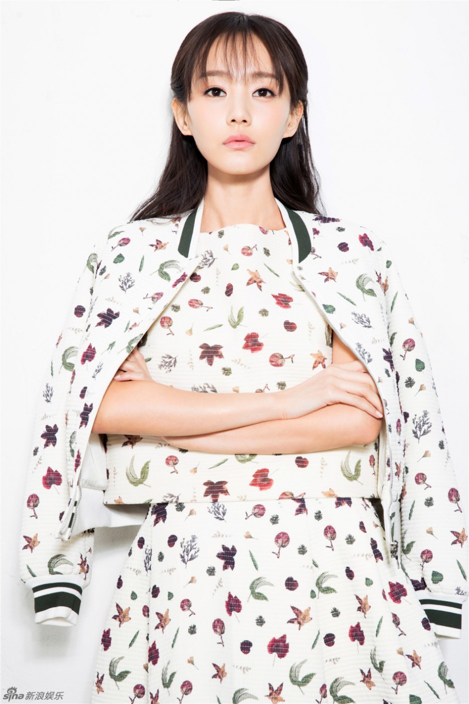 李一桐最新寫真曝光 干凈素雅猶如仙子般靈動