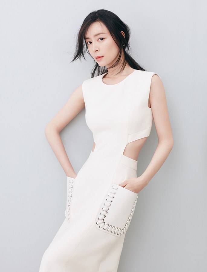 張靜初最新寫真圖片 成熟風(fēng)范顯曼妙身姿