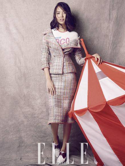 世界小姐張梓琳攜女拍寫真 母女神同步吃手曬幸福