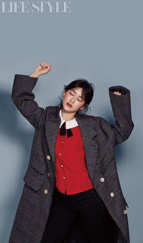 陳燃最新寫真曝光 短發(fā)亮相帥氣十足