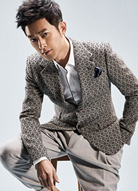 演員任泉冬日寫真大片 不羈商務(wù)氣質(zhì)驚艷