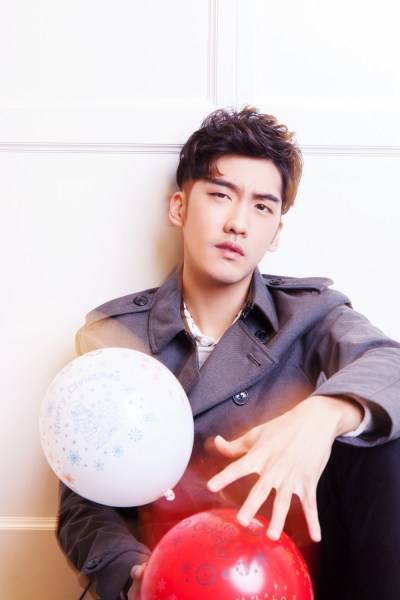 廖彥龍adson時(shí)尚寫真曝光 暖冬紳士男友力爆棚