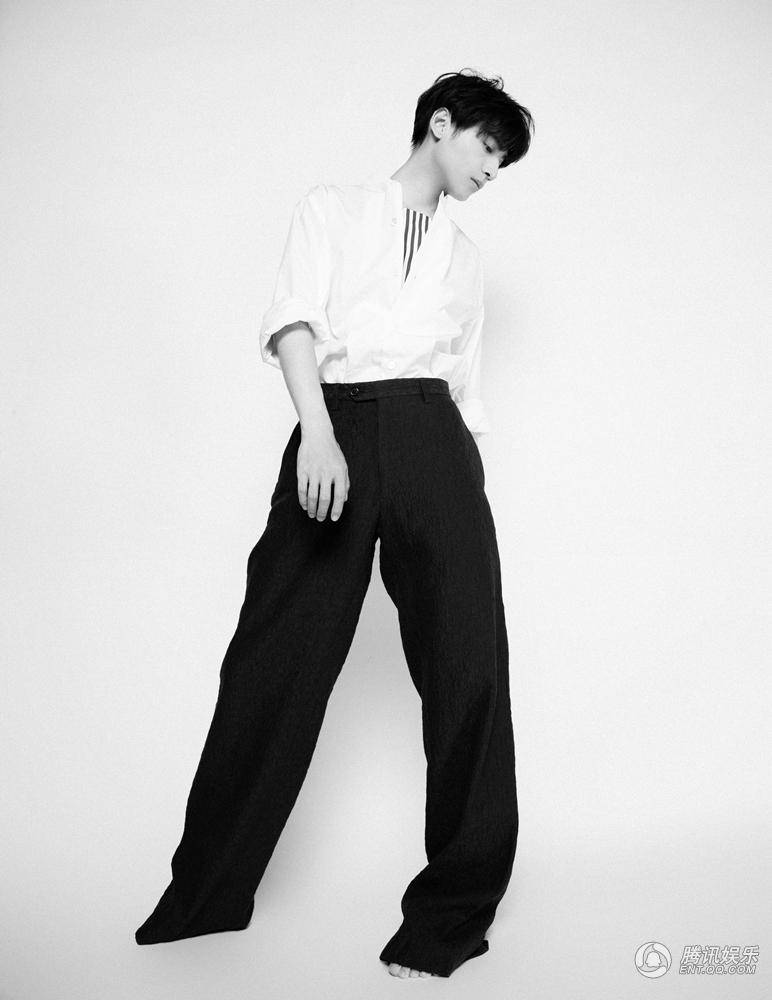 新生代小生羅云熙寫真 神情高冷而神秘