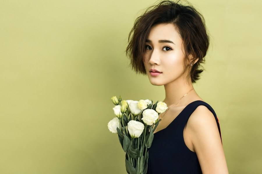 演員常方源寫真大片 溫暖明媚顯恬淡氣質