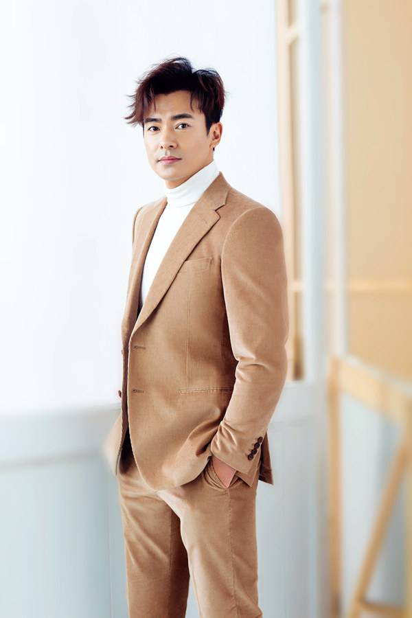 內(nèi)地男演員于波寫真曝光 化身紳士精英