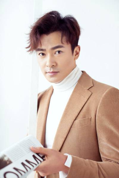 內(nèi)地男演員于波寫真曝光 化身紳士精英