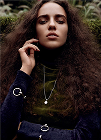 超模Emm Arruda雜志大片演繹天鵝絨的奢華時尚