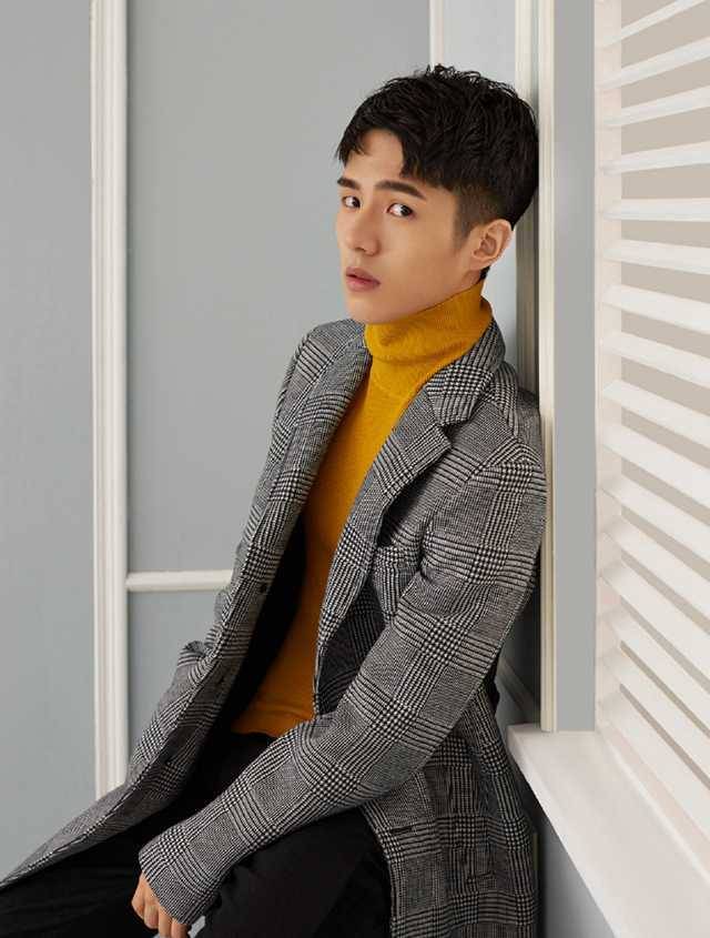 劉昊然時(shí)尚寫真大片曝光 清秀面容眼神撩妹