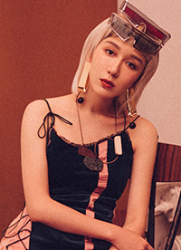 演員婁藝瀟最新寫真大片 復(fù)古時(shí)尚別具一格