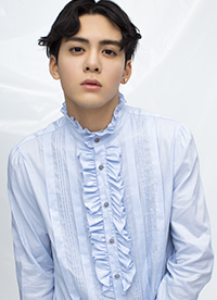 大眼仔曾舜晞時(shí)尚寫真變身“巴洛克王子”