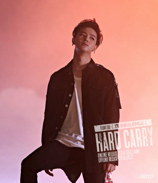 GOT7新專輯寫真畫報曝光 王嘉爾雕刻般側(cè)顏吸睛