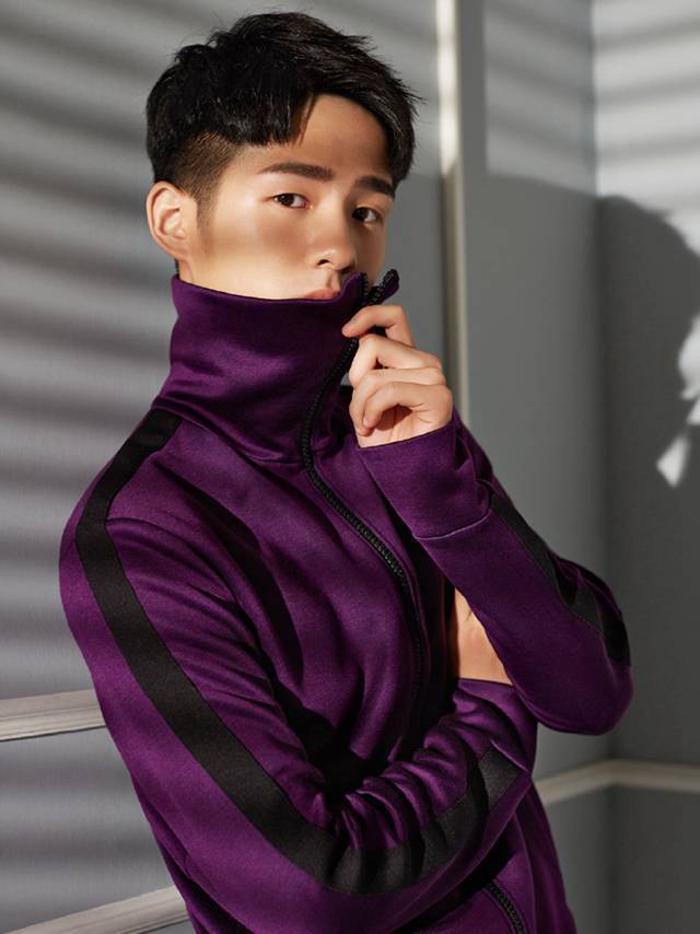 劉昊然時(shí)尚寫(xiě)真大片曝光 清秀面容眼神撩妹