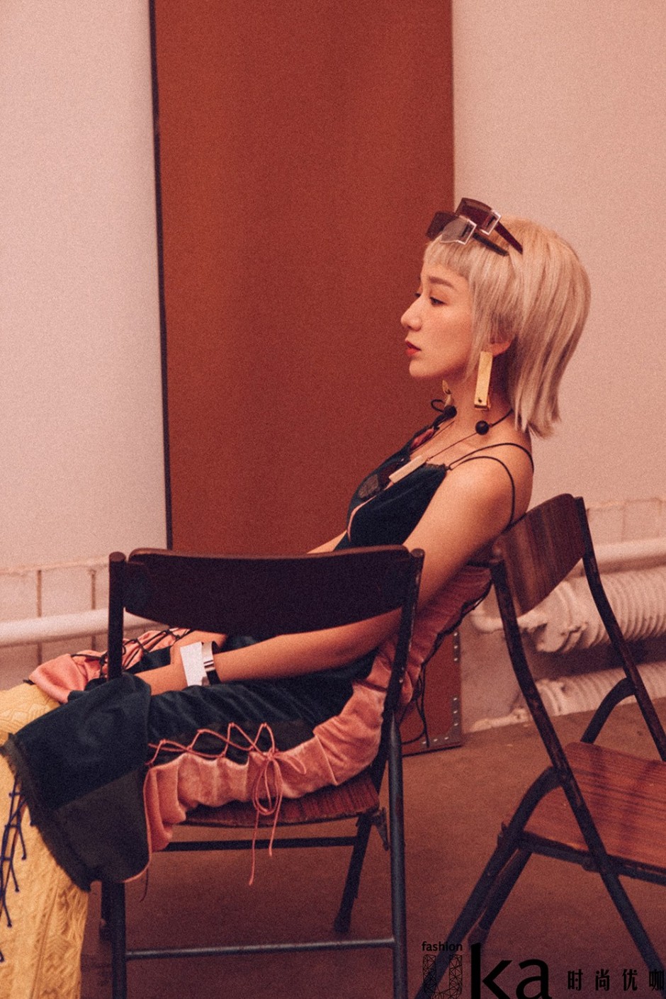 演員婁藝瀟最新寫真大片 復古時尚別具一格