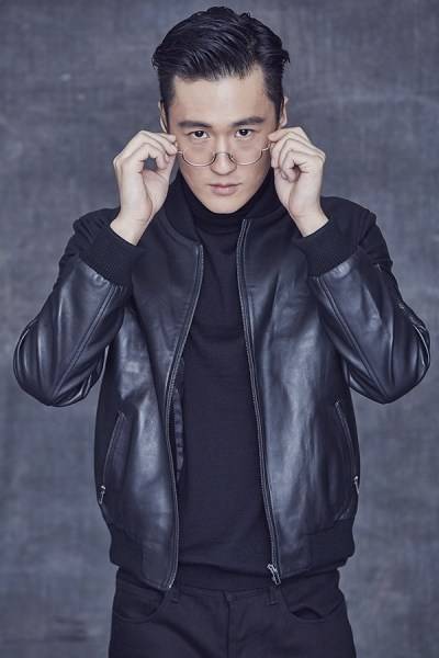 內(nèi)地演員趙炳銳寫真帥照 利落短發(fā)大展男士風范
