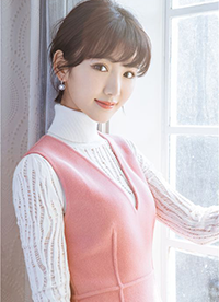 一身粉裙盡顯淑女范兒 毛曉彤側(cè)身回眸美翻天