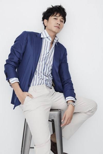 演員彭冠英最新寫(xiě)真 迷人微笑撩人心弦