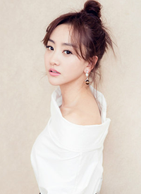 楊蓉時(shí)尚寫真曝光 小露香肩可愛又嫵媚