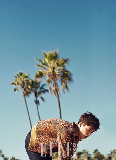 樸寶劍雜志封面畫報(bào)公開 帥氣時(shí)尚笑容迷人