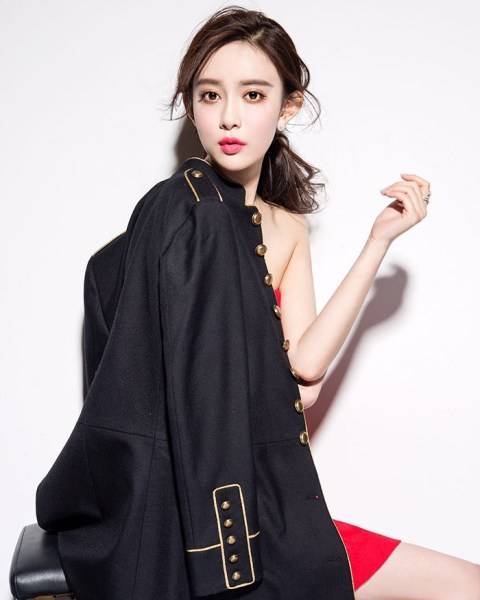 一年級(jí)孟子義寫(xiě)真曝光 香肩半露性感撩人