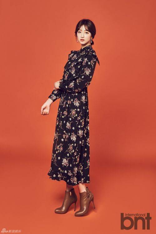 韓國(guó)演員表藝珍寫真畫報(bào) 自然清新展迷人魅力