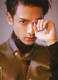 新生代小生羅云熙寫真 神情高冷而神秘