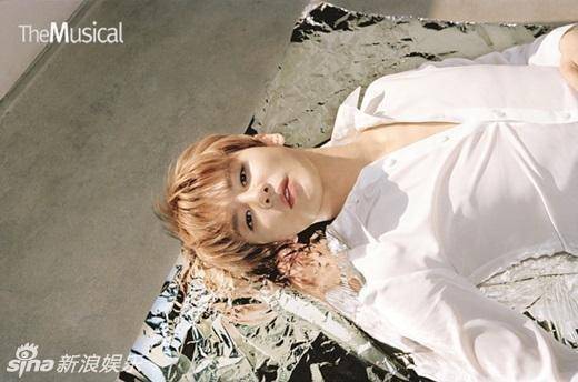 JYJ金俊秀時(shí)尚寫(xiě)真大片 金發(fā)眼線造型前衛(wèi)