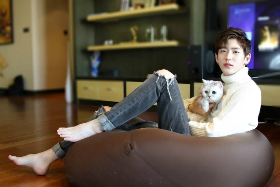 李東陽(yáng)冬日寫(xiě)真曝光 長(zhǎng)腿顏贊惹人愛(ài)