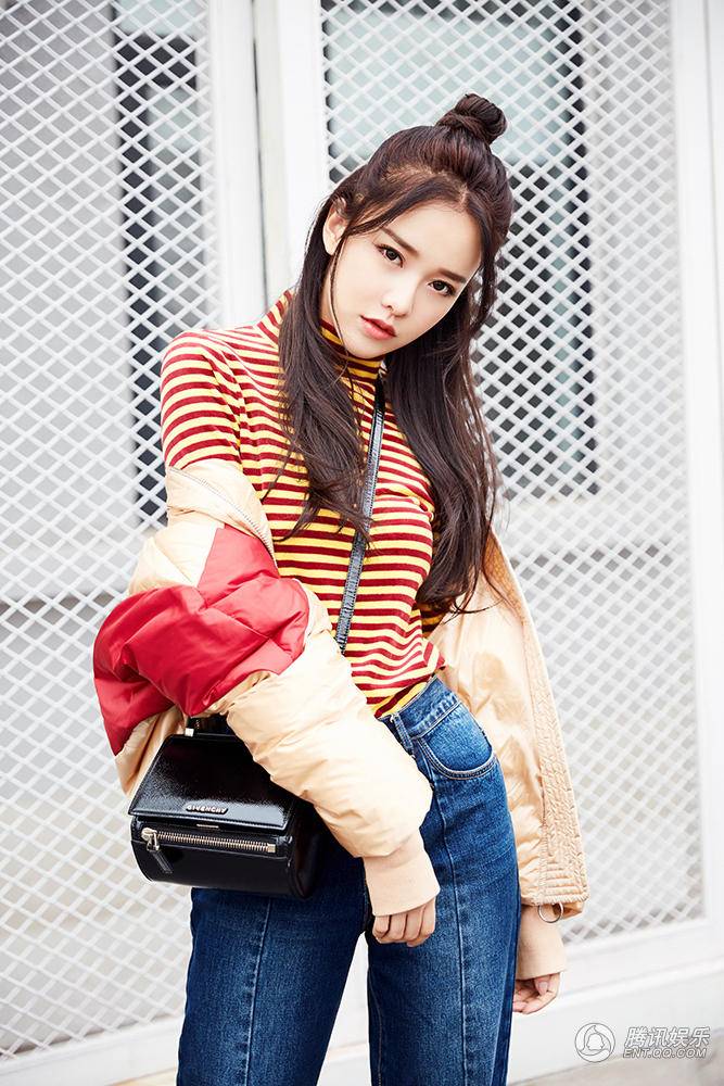 黃一琳時尚潮流街拍寫真 丸子頭少女感十足