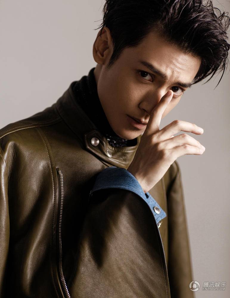 新生代小生羅云熙寫真 神情高冷而神秘