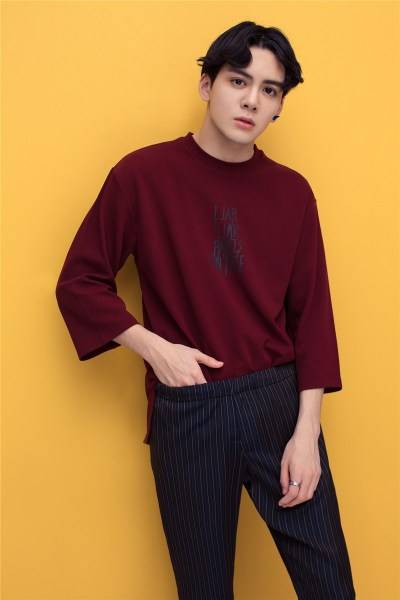 大眼仔曾舜晞最新寫真 溫暖少年定格青春姿態(tài)