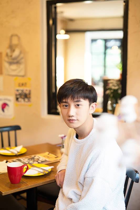 《錦繡未央》梁振倫秋日溫暖寫(xiě)真大片曝光